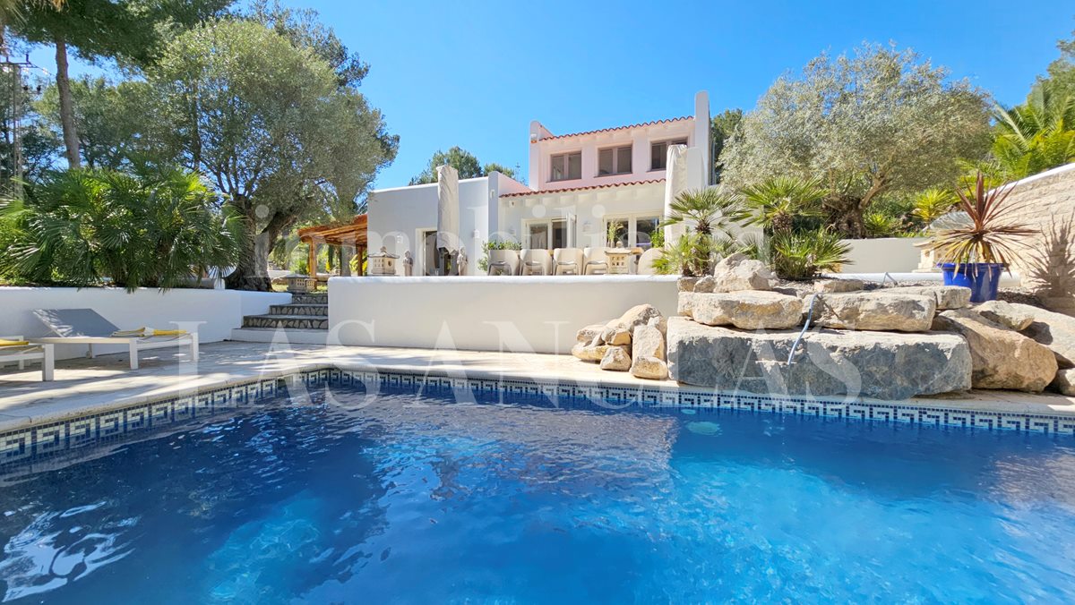 Ibiza Es Cubells - Sofisticada villa en un entorno muy pacífico y privado en venta