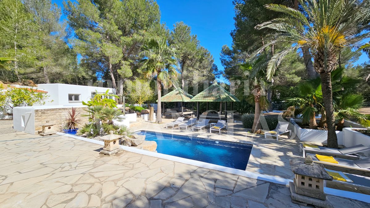 Ibiza Es Cubells - Sophisticated Mediterranean villa in very peaceful and private surroundings in vendita