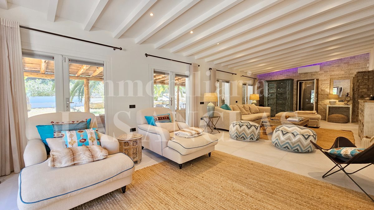 Ibiza Es Cubells - Sophisticated Mediterranean villa in very peaceful and private surroundings in vendita