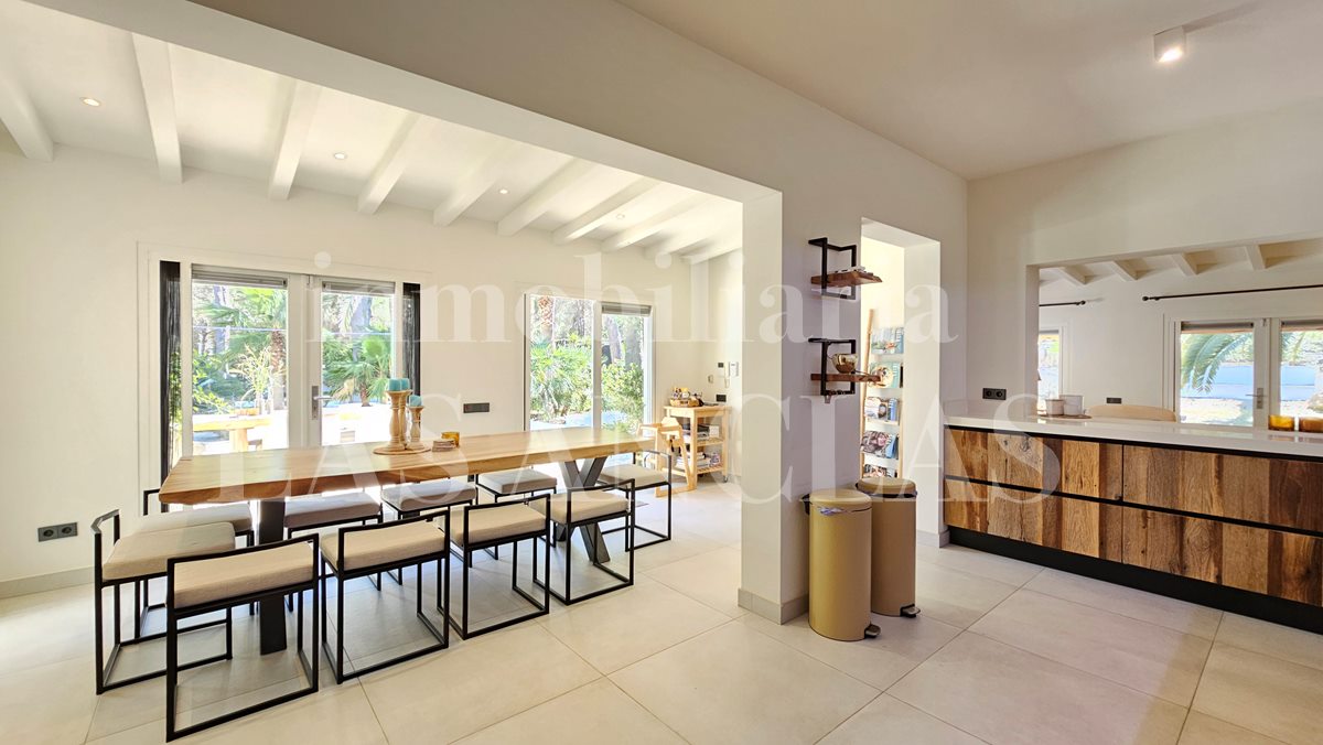 Ibiza Es Cubells - Sophisticated villa in very peaceful and private surroundings in vendita