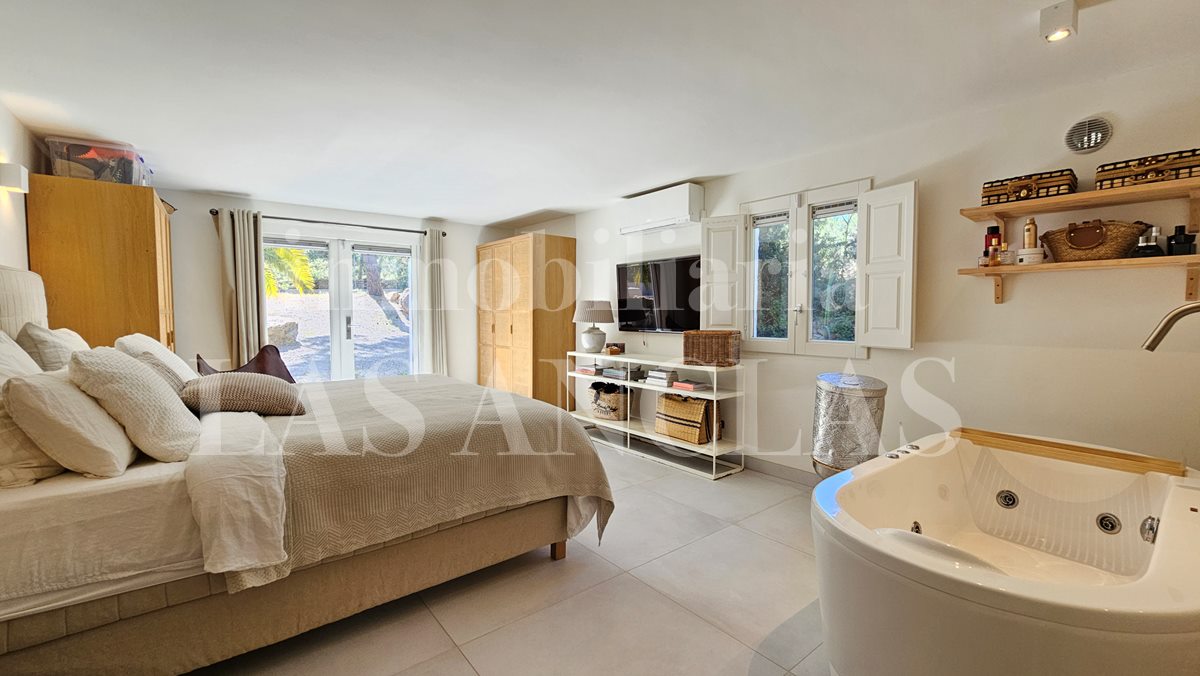 Ibiza Es Cubells - Sophisticated villa in very peaceful and private surroundings in vendita
