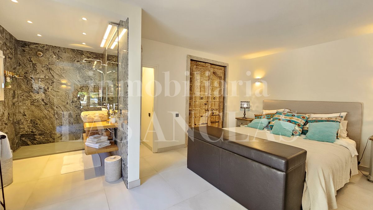 Ibiza Es Cubells - Sophisticated Mediterranean villa in very peaceful and private surroundings in vendita