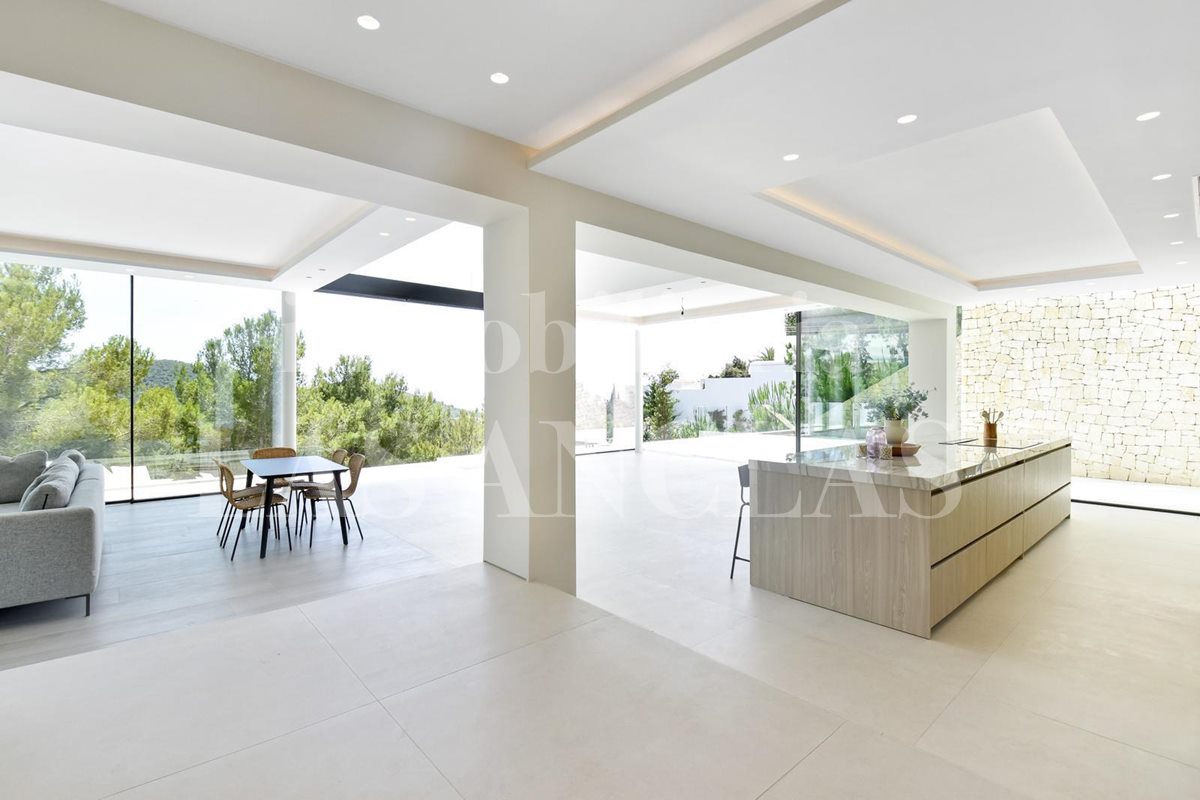 Ibiza Jesús - Impresionante villa de lujo de 1.000 m² con acabados de alta calidad y vistas al mar en venta