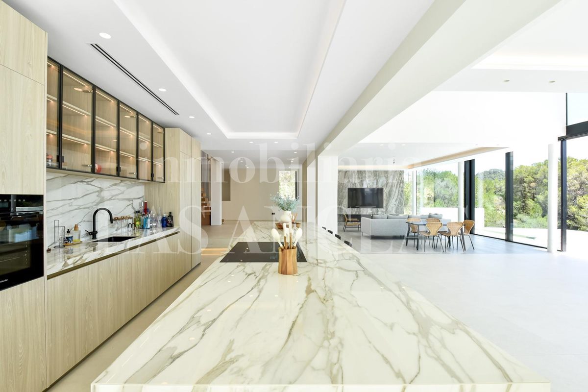 Ibiza Jesús - Impresionante villa de lujo de 1.000 m² con acabados de alta calidad y vistas al mar en venta