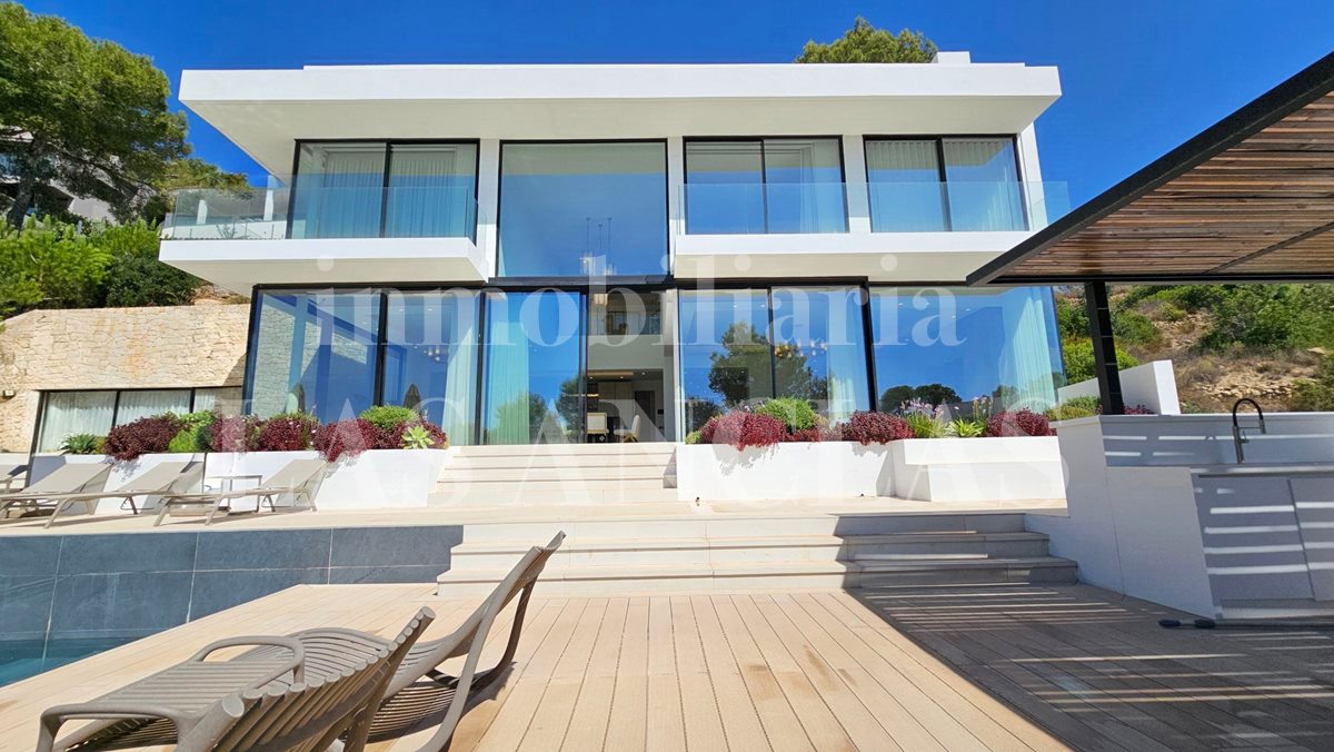 Ibiza Jesús - Refined contemporary villa featuring high-end finishes and views to the sea and Dalt Vila for sale