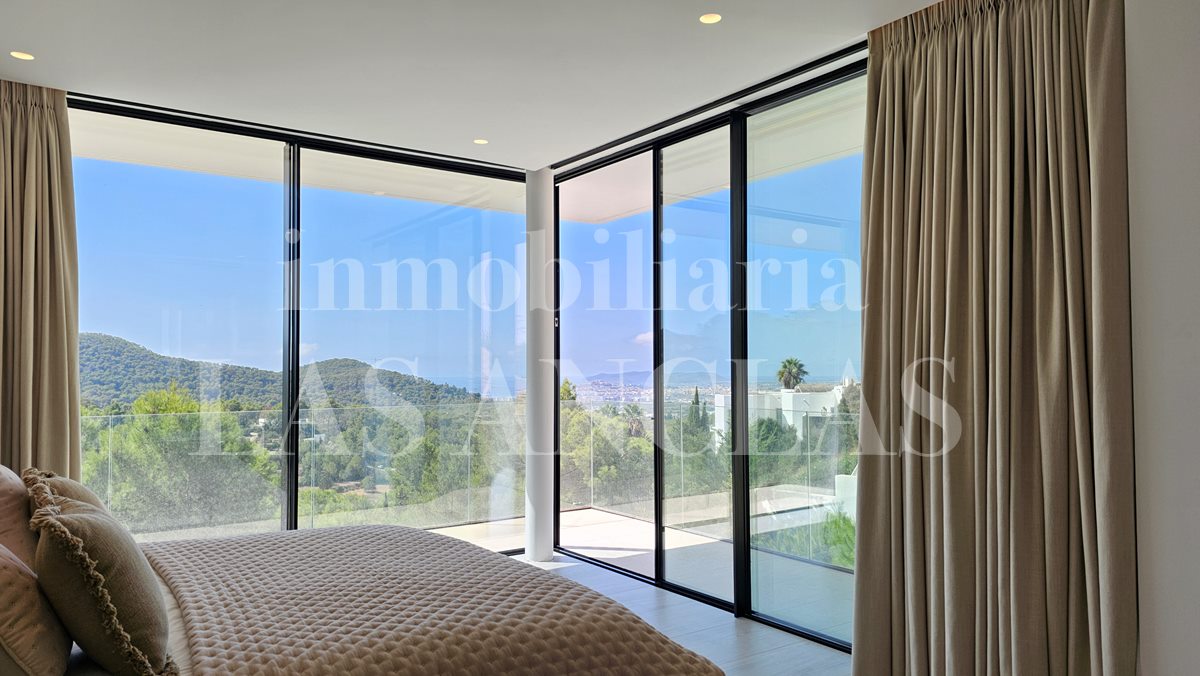 Ibiza Jesús - Refined contemporary villa featuring high-end finishes and views to the sea and Dalt Vila for sale