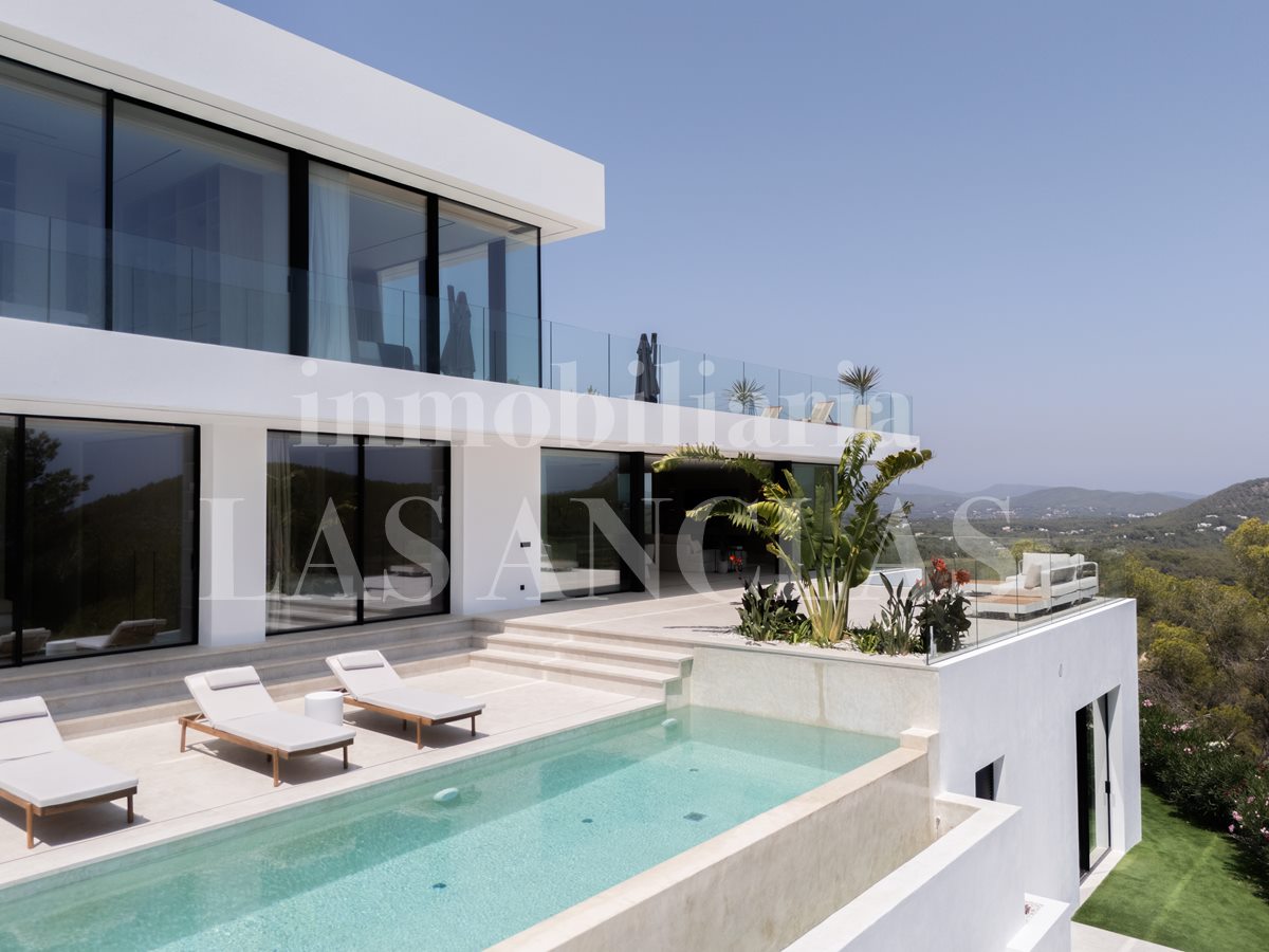 Ibiza Santa Eulalia - Villa a estrenar con detalles de lujo, amplias terrazas y vistas abiertas en venta