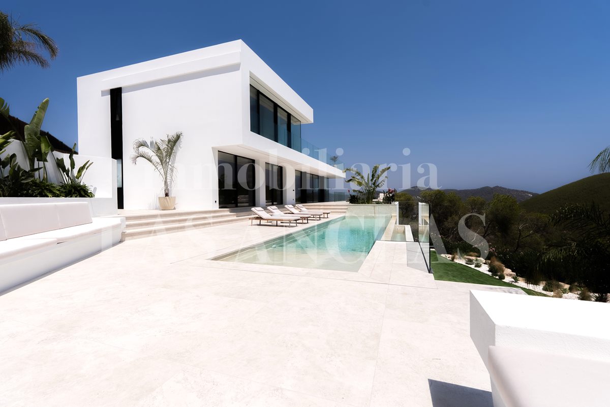 villa de lujo de obra nueva en Santa Eulalia Ibiza en venta