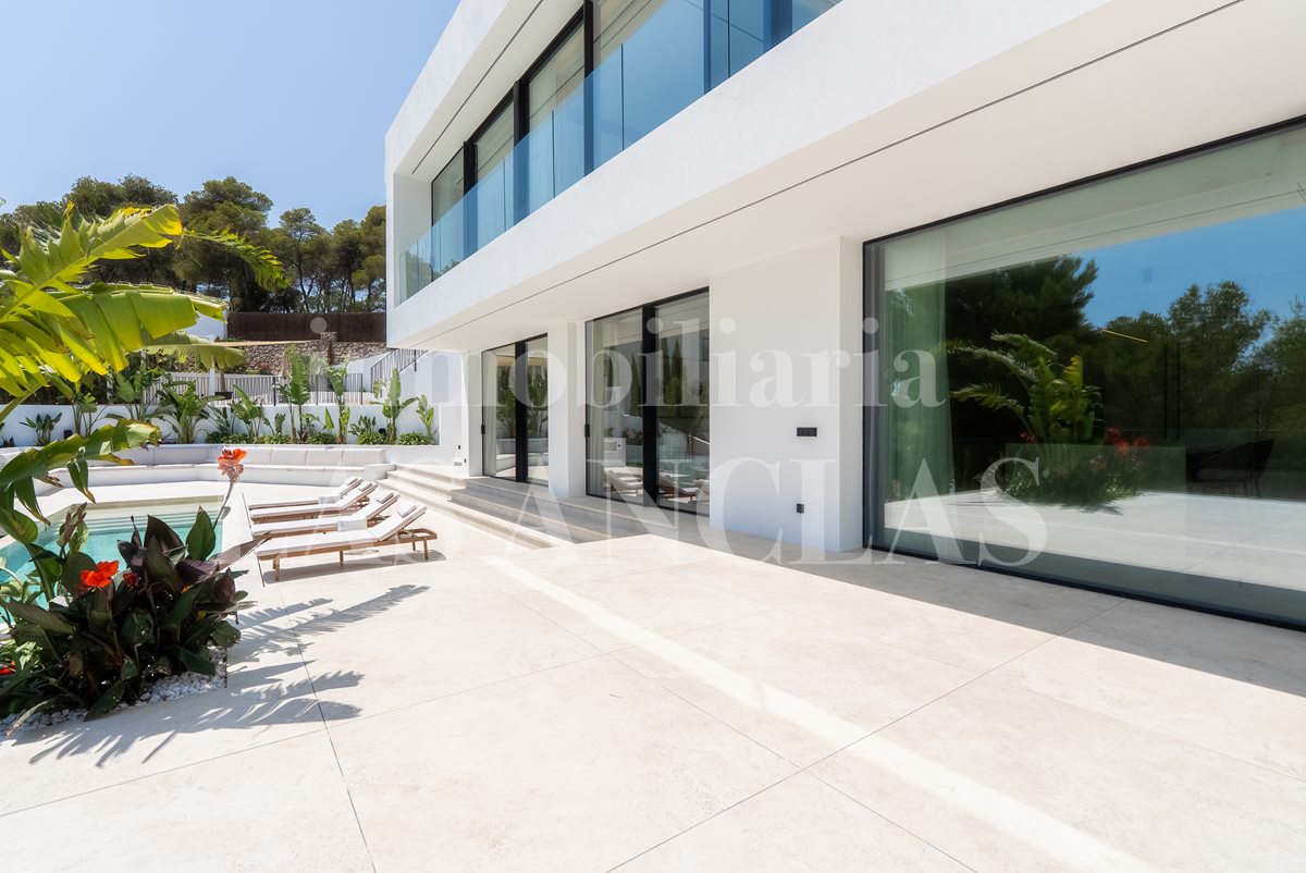 villa de lujo de obra nueva en Santa Eulalia Ibiza en venta