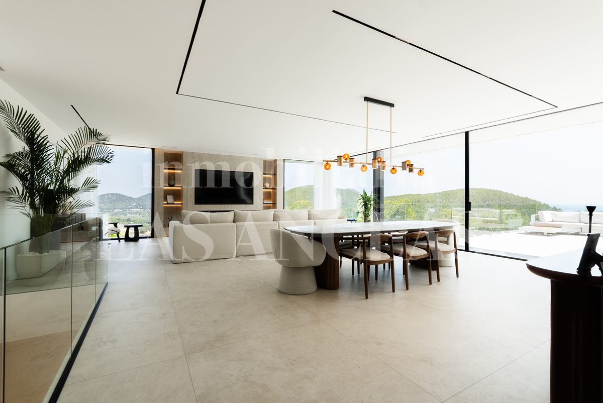 Ibiza Santa Eulalia - Villa a estrenar con detalles de lujo, amplias terrazas y vistas abiertas en venta
