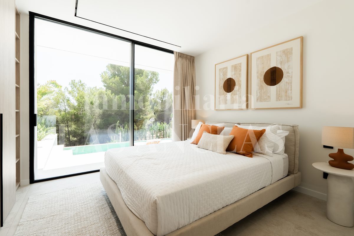 Ibiza Santa Eulalia - Villa a estrenar con detalles de lujo, amplias terrazas y vistas abiertas en venta