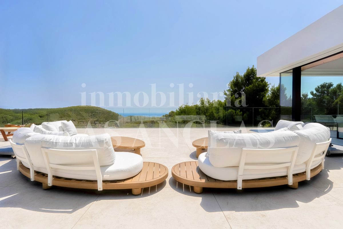 Ibiza Santa Eulalia - Erstbezug Villa mit luxuriösen Details, großzügigen Terrassen und Panoramablick im Verkauf