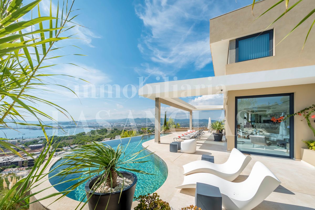 Ibiza Talamanca - ¡Licencia alquiler turístico! Magnífica villa de lujo con espectaculares vistas en venta