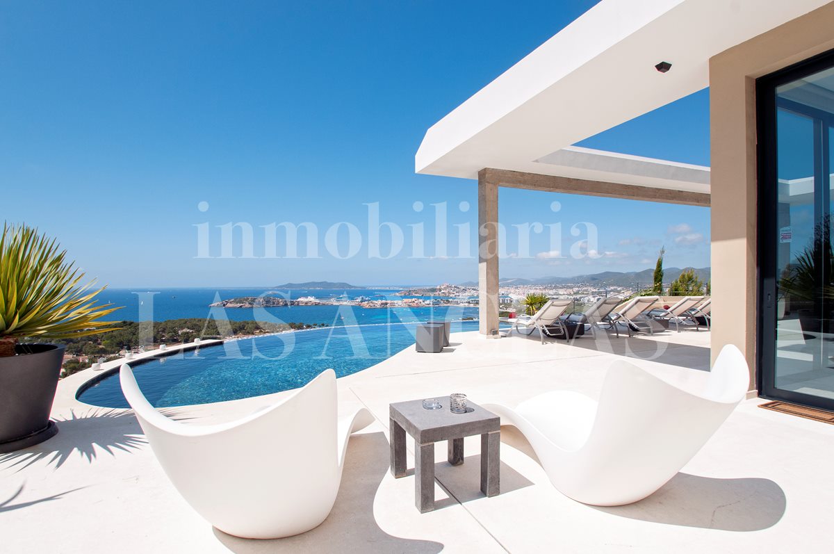 Ibiza Talamanca - Traumhafte Villa von besonderer Architektur mit Vermietungslizenz und einzigartigem Blick im Verkauf