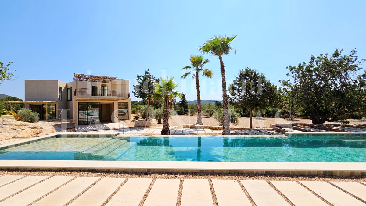 Ibiza San Carlos - Neubauvilla mit avantgardistischer Architektur und Blick auf die umliegende Landschaft im Verkauf