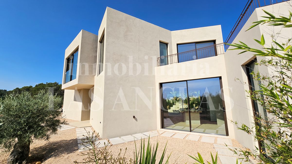 Neubau-Luxusvilla in San Carlos Ibiza im Verkauf