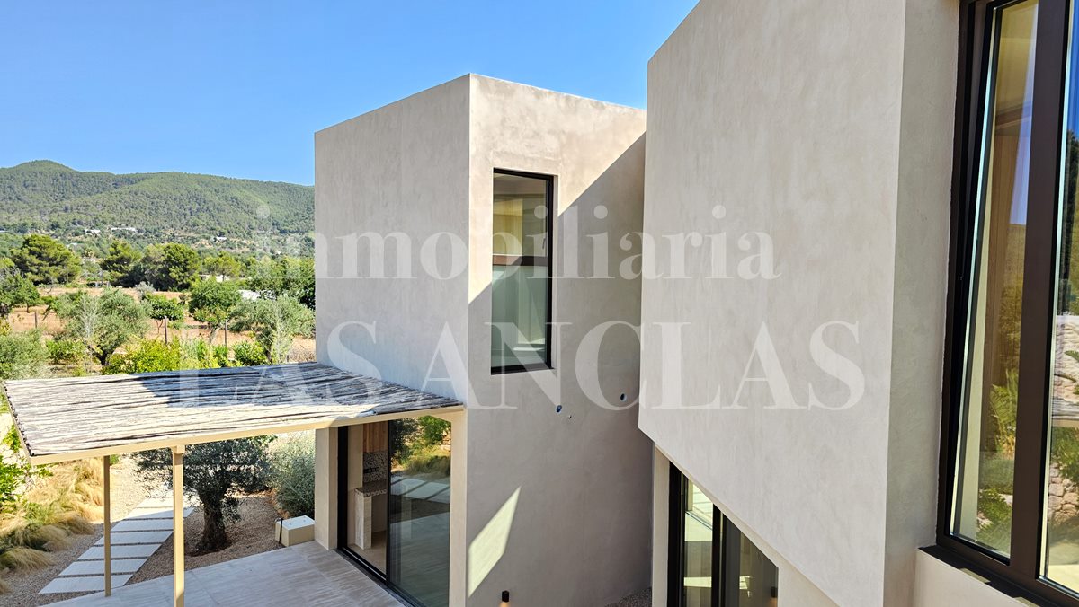 Neubau-Luxusvilla in San Carlos Ibiza im Verkauf