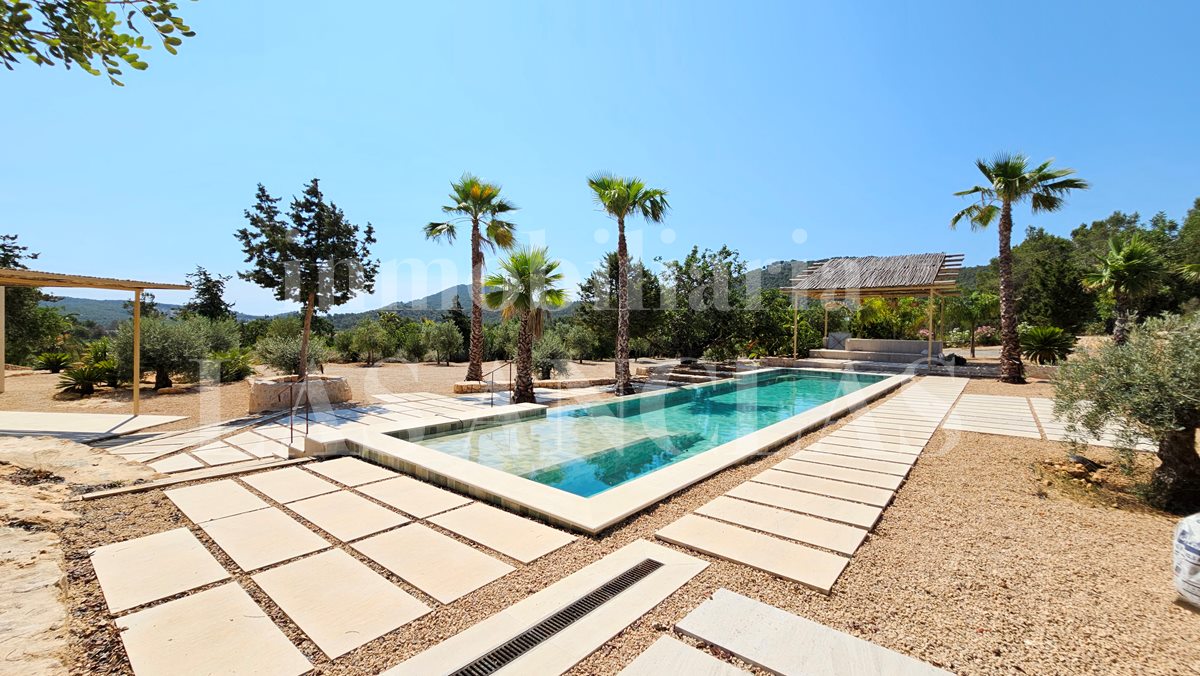 Ibiza San Carlos - Anspruchsvolle moderne Villa mit großzügigen Terrassen und tollem Landschaftsblick im Verkauf