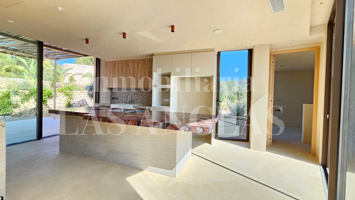 Ibiza San Carlos - Neubauvilla mit avantgardistischer Architektur und Blick auf die umliegende Landschaft im Verkauf