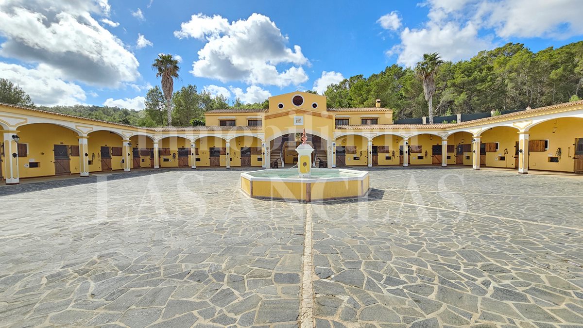 Ibiza San Rafael - Spectacular Andalusian-style hacienda with breeding of purebred spanish horses PRE for sale