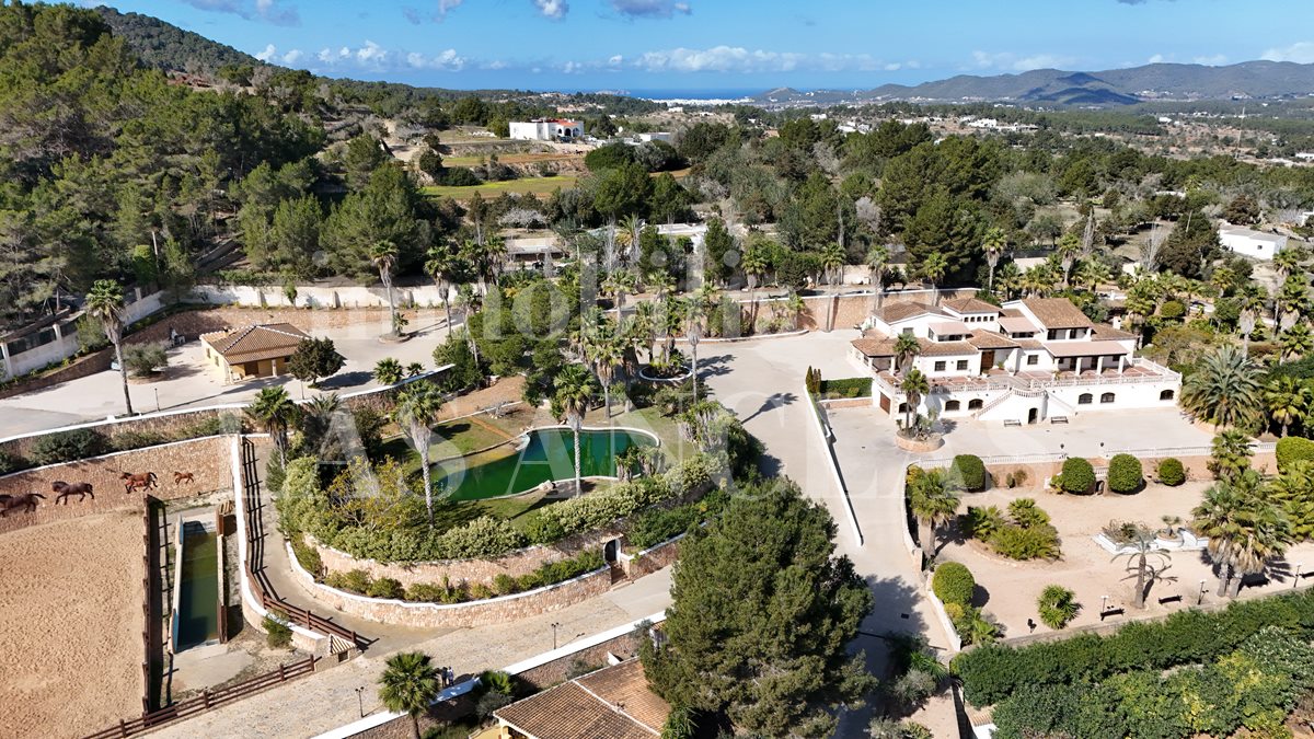 Ibiza San Rafael - Spectacular Andalusian-style hacienda with breeding of purebred spanish horses PRE for sale