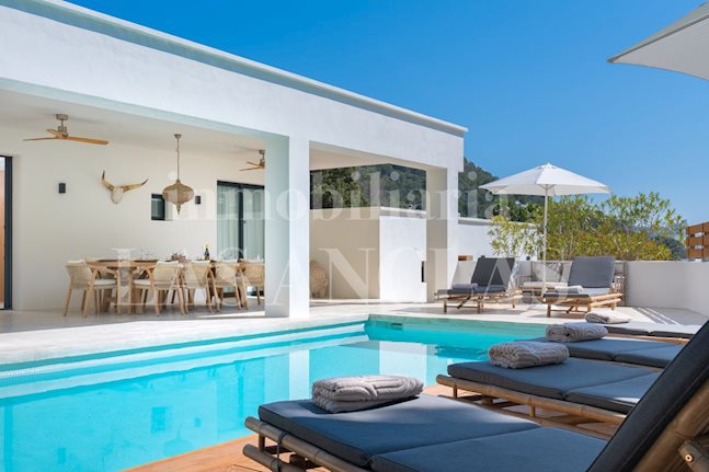 Ibiza Cala Llonga - Onderhoudsarm familiehuis op loopafstand van het strand te koop