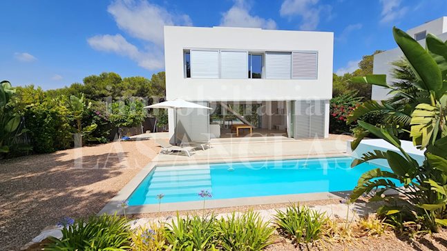 Ibiza San Carlos - Modern, low-maintenance villa with a guest house within walking distance of the beach to buy