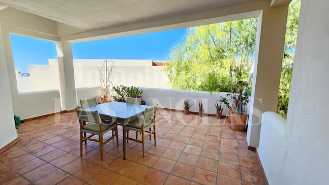 Ibiza Talamanca - Tilltalande lägenhet i ett bostadsområde med gemensam pool och utmärkt läge att köpa