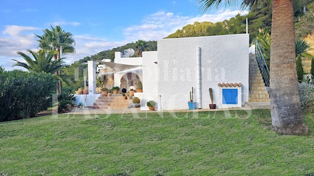 Ibiza Santa Eulalia - Gemütliches Doppelhaushälfte mit privatem Garten in Strandnähe im Verkauf