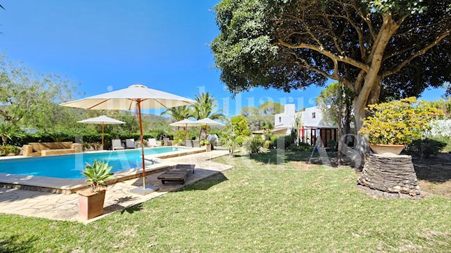 Ibiza zwischen Ibiza & Sta. Eulalia - Charmante Finca mit Gästehaus und wunderschönen Außenbereichen im Verkauf