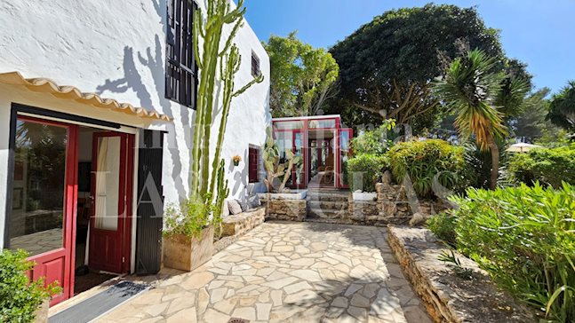 Ibiza between Ibiza & Sta. Eulalia - Gorgeous finca with guest house surrounded by a wondeful garden for sale
