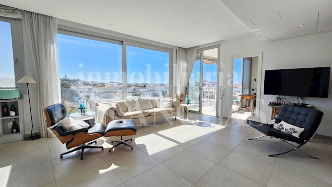 Ibiza Jesús - Moderno atico con ascensor privado, azotea con cocina exterior y vistas a Dalt Vila en venta