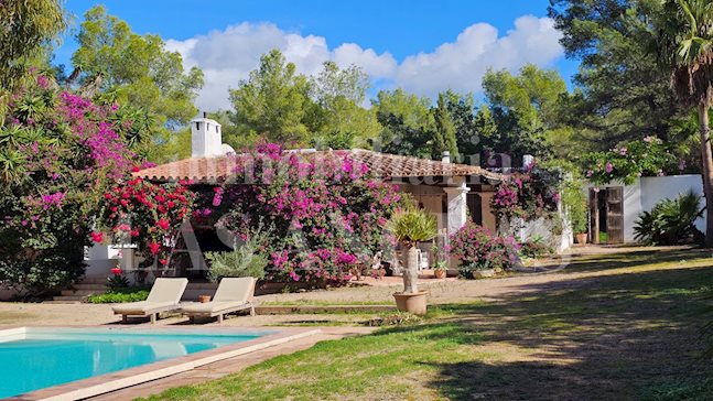 Ibiza Jesús - Romantisches Landhaus mit 4 separaten Gästebereichen und vollständiger Privatsphäre im Verkauf