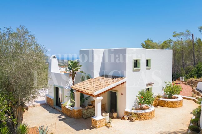 Ibiza San Lorenzo - Blakstad-redesigned house in peaceful setting and views to the sea for sale