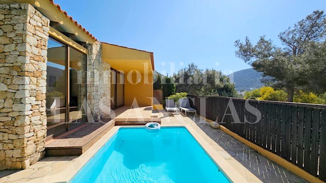 Ibiza Cala Llonga - Gezellige gelijkvloerse woning met uitbreidingsproject op loopafstand van het strand te koop