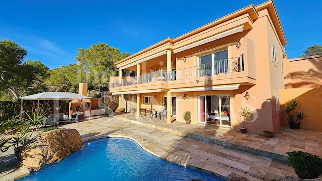 Ibiza cerca campo de golf - Hermosa villa de arquitectura clásica y vistas despejadas para comprar