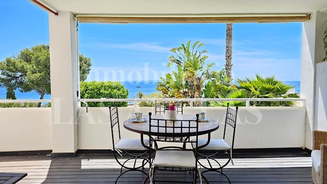Ibiza Roca Llisa - Appartamento in stile loft illuminato dal sole con terrazza esposta a sud e splendida vista sul mare per acquistare