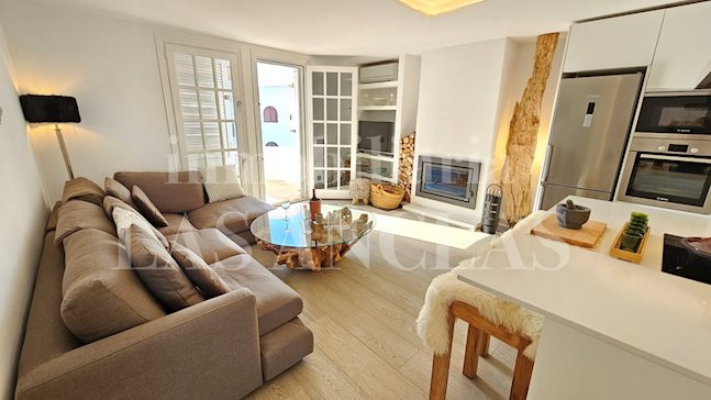 Ibiza east coast - Modern penthouse with large roof terrace and views of the sea and the beach for sale