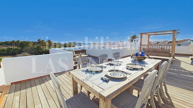 Ibiza east coast - Refurbished penthouse with private roof terrace at walking distance to the beach for sale