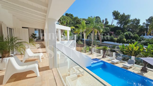 Ibiza Jesús - Homely villa in secure location with views to the sea and Dalt Vila to buy