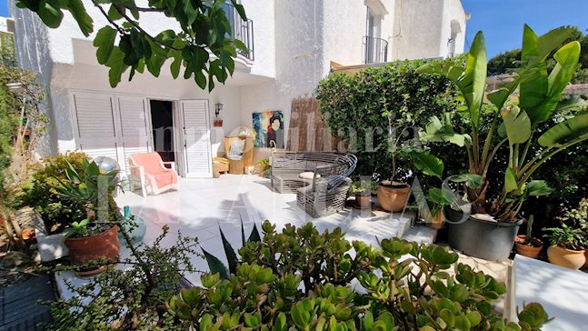 Ibiza Talamanca - Schönes Duplex-Reihenhaus mit Garten in begehrter Lage im Verkauf