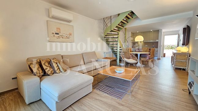 Ibiza Talamanca - Stilvolles Reihenhaus mit mehreren Terrassen in Strandnähe kaufen