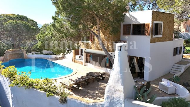 Ibiza Cala Conta - Romantisch huis op een verhoogde locatie met prachtig uitzicht op de zee en zonsondergangen te koop
