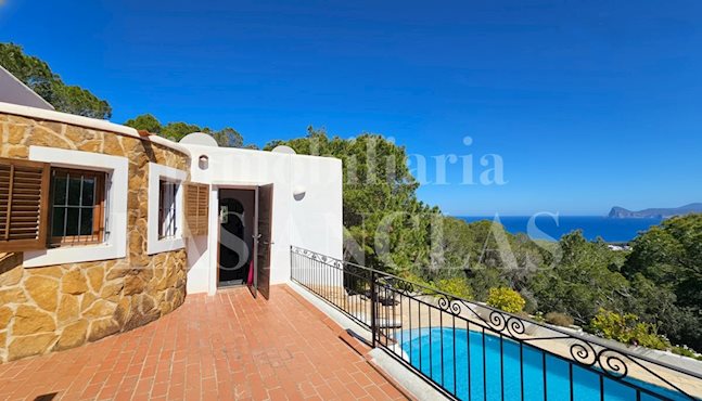 Ibiza Cala Conta - Attraktive Villa in ruhiger Lage mit schönem Meer- und Sonnenuntergangsblick im Verkauf