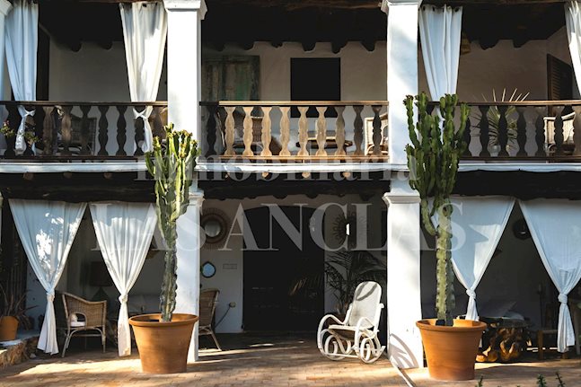 Ibiza San José - Autentica casa di campagna ibizenca che offre privacy e tanto fascino in vendita
