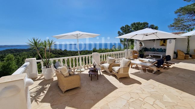 Ibiza Cala Salada - Opportunity! House with fantastic views of the sea, the coast and sunset to buy