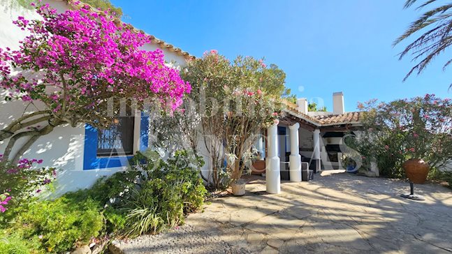 Ibiza San Lorenzo - Lovely finca with distant sea views and rental license to buy