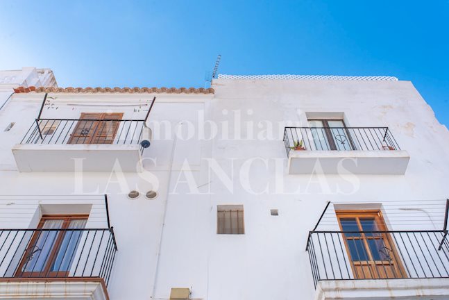 Ibiza Ibiza / Eivissa - Renovated flat in the heart of La Marina to buy