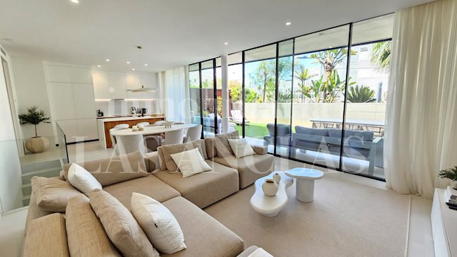 Ibiza Talamanca - Walking to the beach! Modern ground floor with 4 bedrooms and community pool for sale