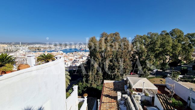 Ibiza Dalt Vila - Ático muy auténtico en edificio historico con vistas al casco antiguo y al mar para comprar